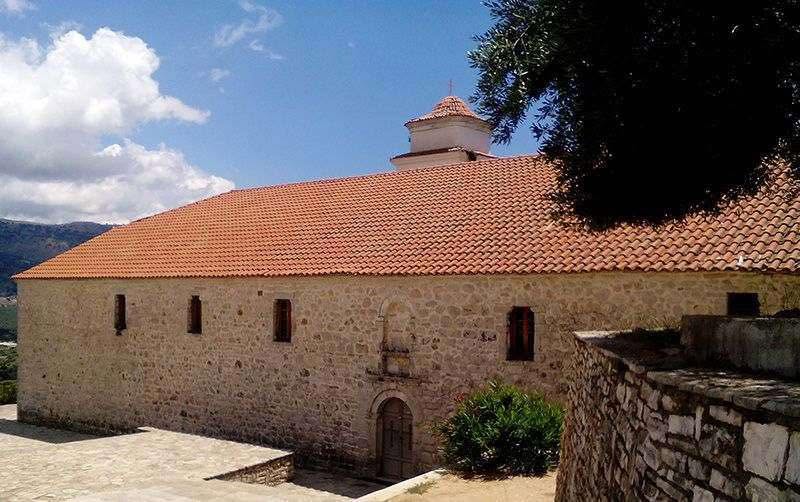 Mitropoliti i Gjirokastrës Nathanaili inaguron kishën e të Gjithë Shenjtorëve  në Himarë - photo 1
