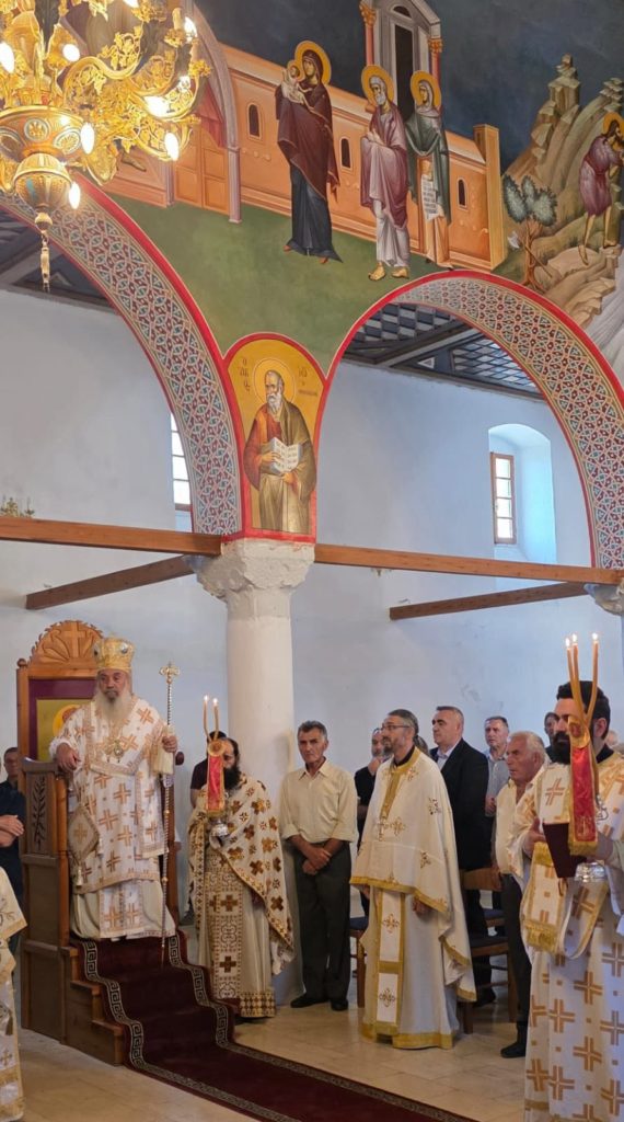 Mitropoliti i Gjirokastrës Nathanaili inaguron kishën e të Gjithë Shenjtorëve  në Himarë - photo 3