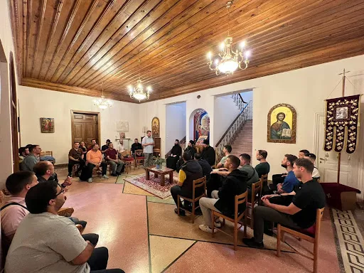 Të rinjtë nga Selaniku realizuan pelegrinazh në Mitropolinë e Korçës - photo 2