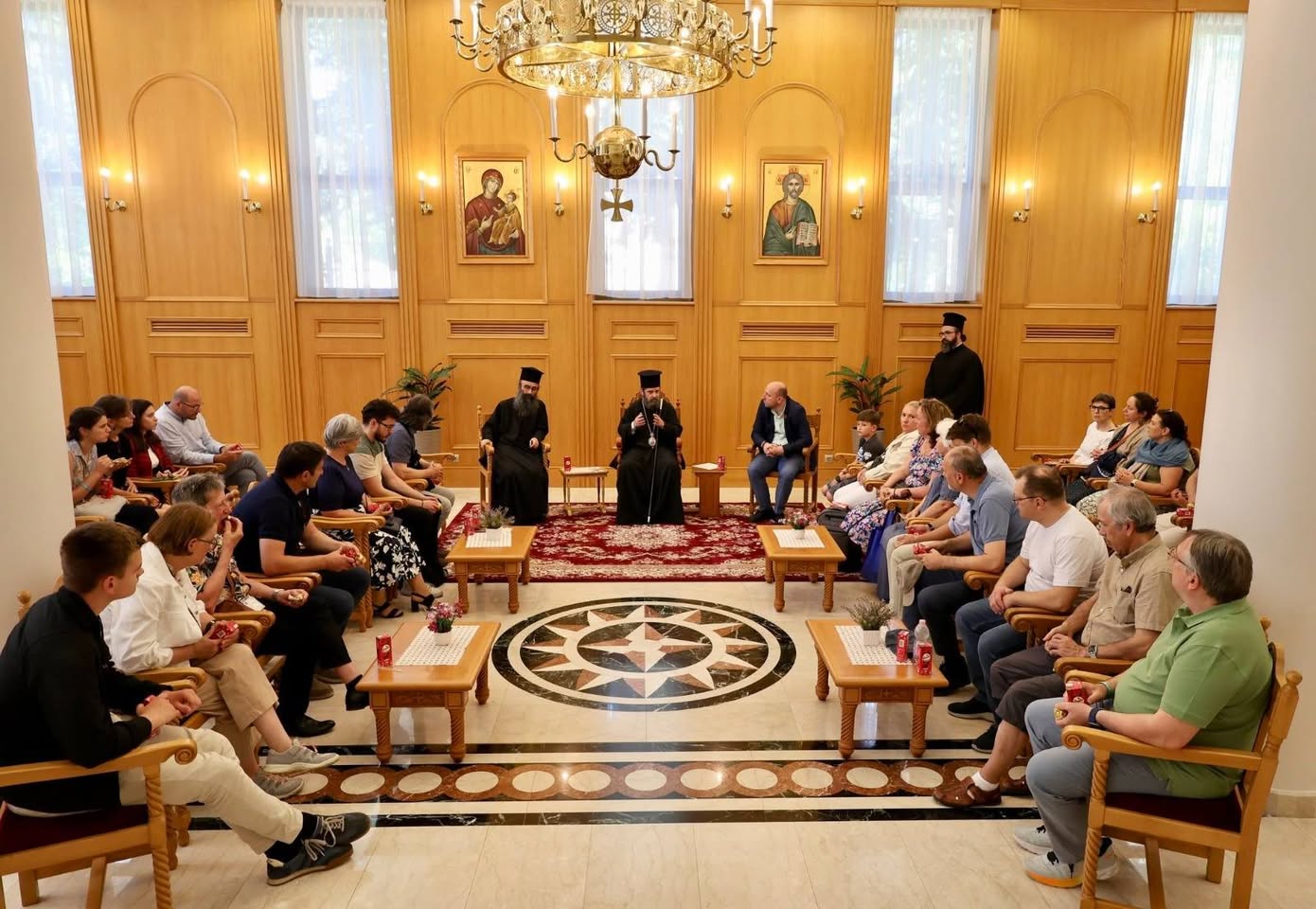 Kryepiskopi Joan priti besimtarë orthodhoksë nga Evropa - photo 1