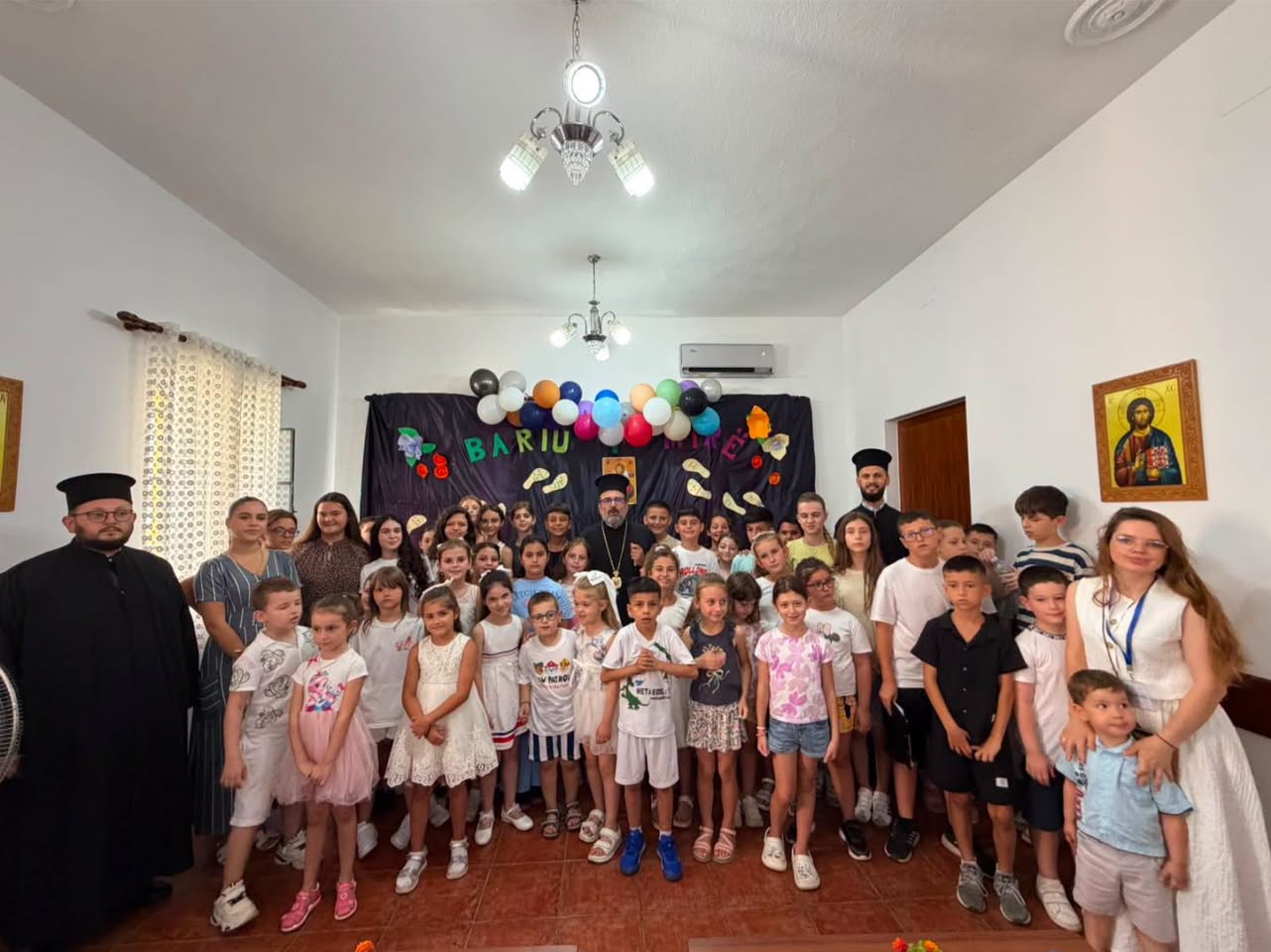 Kampi veror i Shën Nikollës në Elbasan mbyllet me Liturgji dhe festë - photo 1