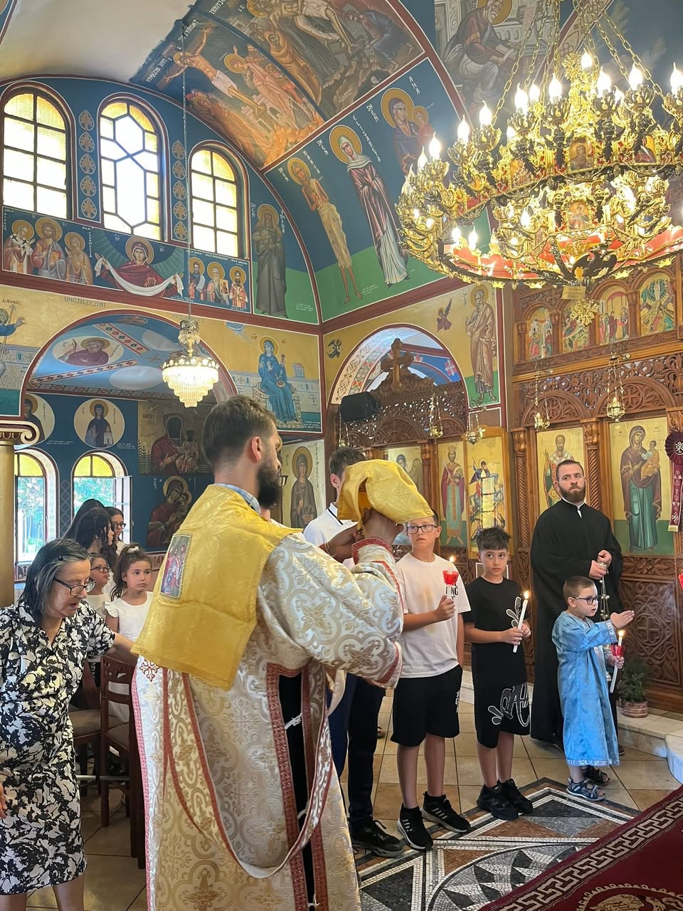 Kampi veror i Shën Nikollës në Elbasan mbyllet me Liturgji dhe festë - photo 3