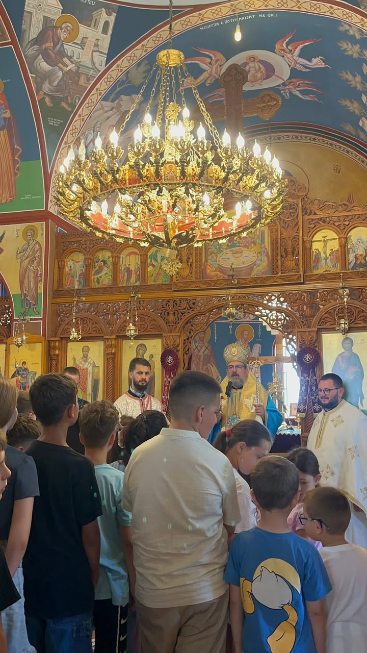 Kampi veror i Shën Nikollës në Elbasan mbyllet me Liturgji dhe festë - photo 4