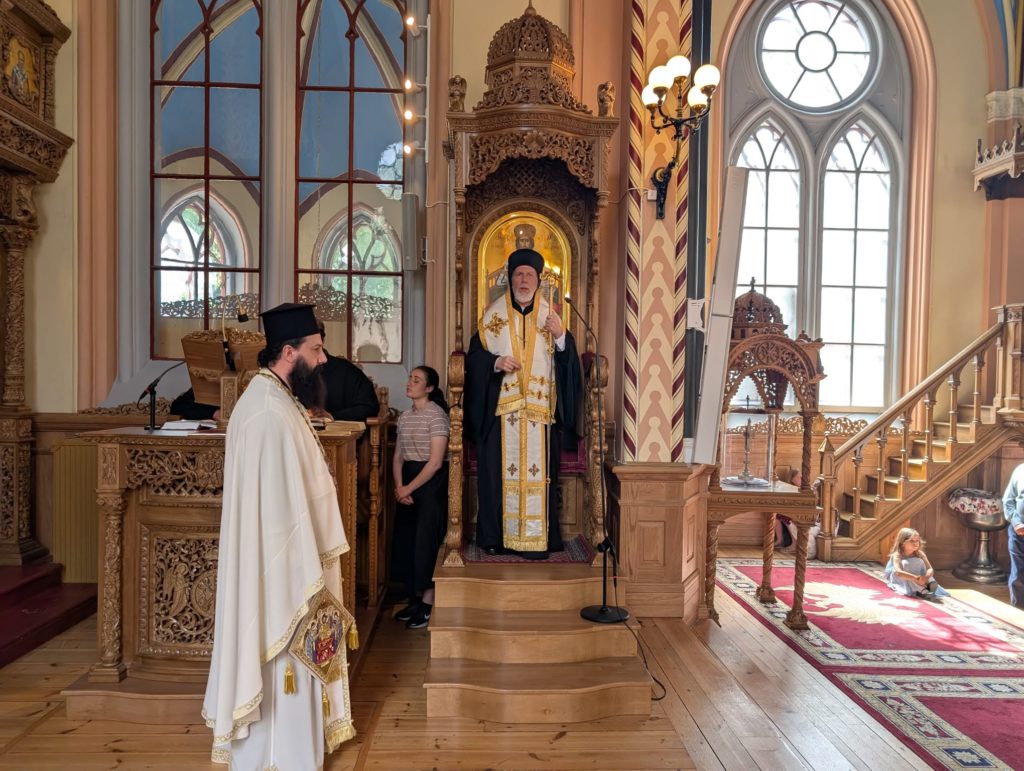 Mitropoliti Kleopa kremtoi Liturgji Hyjnore në Katedralin e Stokholmit - photo 1