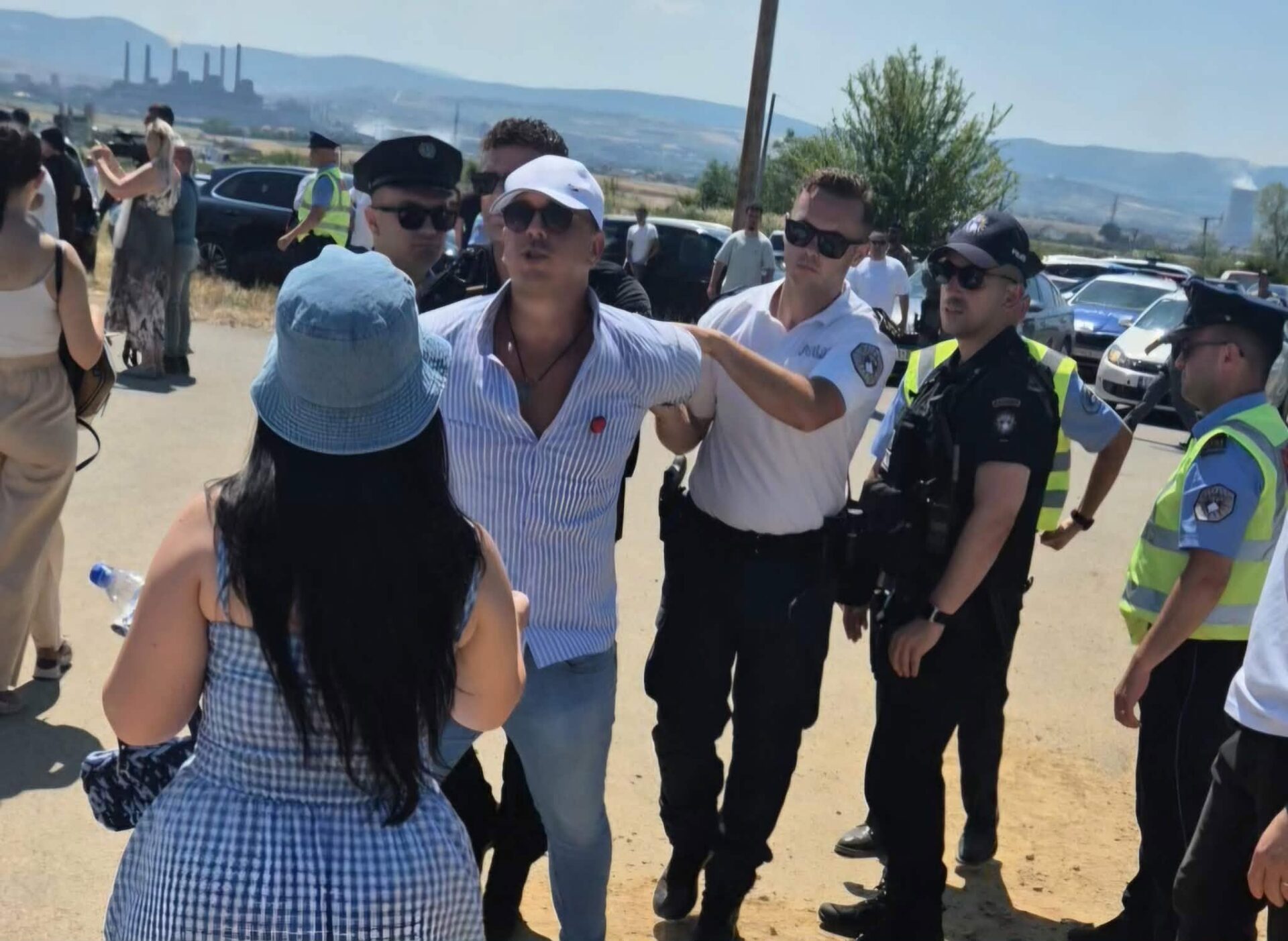 Mitropolia e Rashkës proteston pas 37 arrestimeve në Gazimestan - photo 1