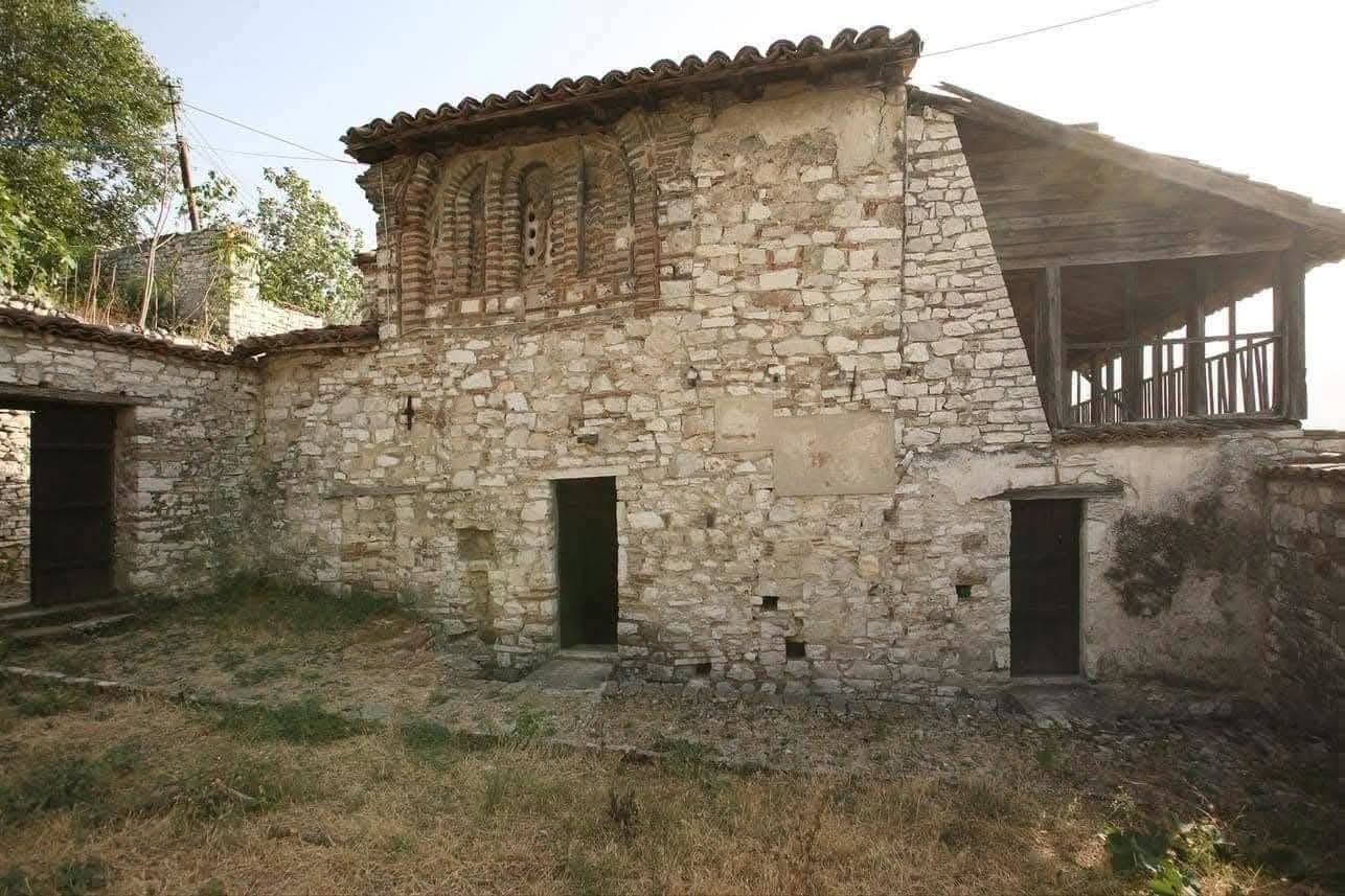 Kisha e Shën Mari Vllahernës ruhet në Kalanë e Beratit - photo 1