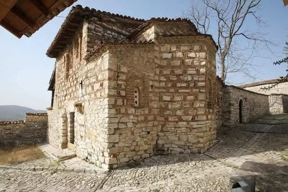 Kisha e Shën Mari Vllahernës ruhet në Kalanë e Beratit - photo 2