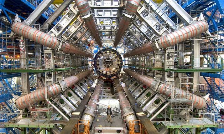 Përshpejtuesi i Madh i Hadroneve i CERN-it ndal punën për rikonfigurim - photo 1