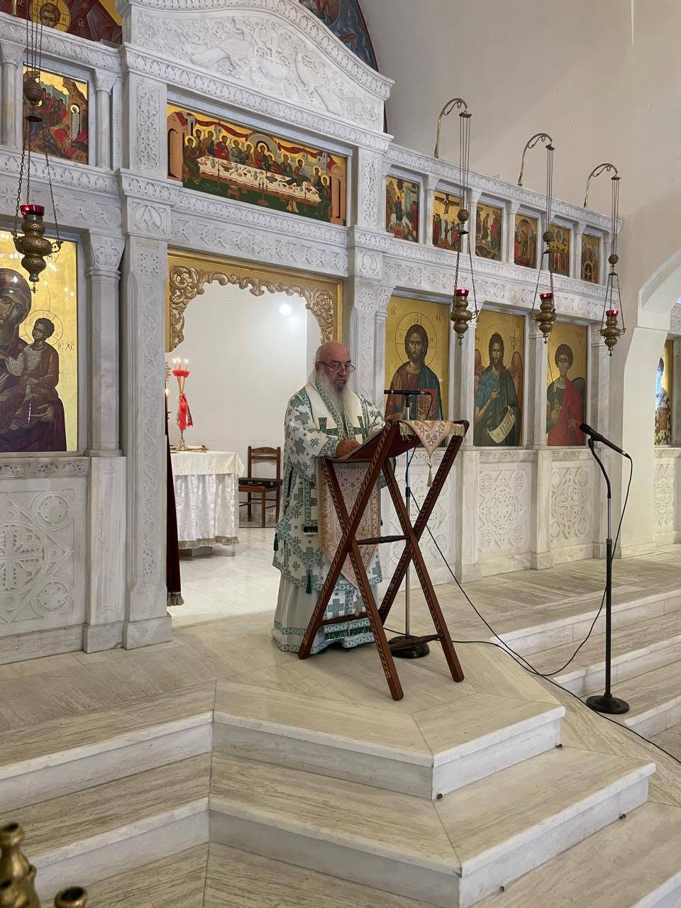 Mitropoliti i Gjirokastrës Nathanail kremtoi Liturgjinë Hyjnore në Sarandë - photo 2