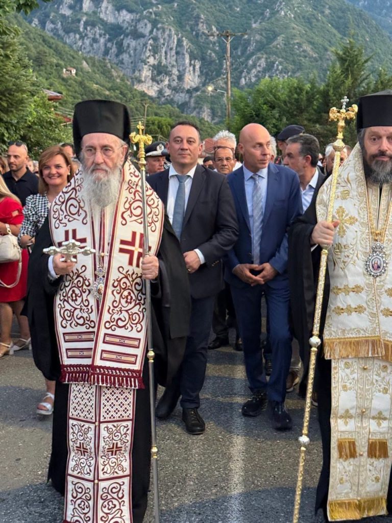 Mijëra besimtarë nderuan Shën Paisin në Konicë - photo 7