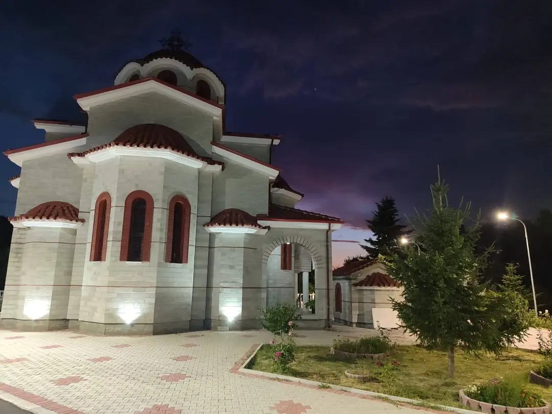 Vangjush Miti dhuron 9 ndriçues për Manastirin e Boboshticës - photo 2