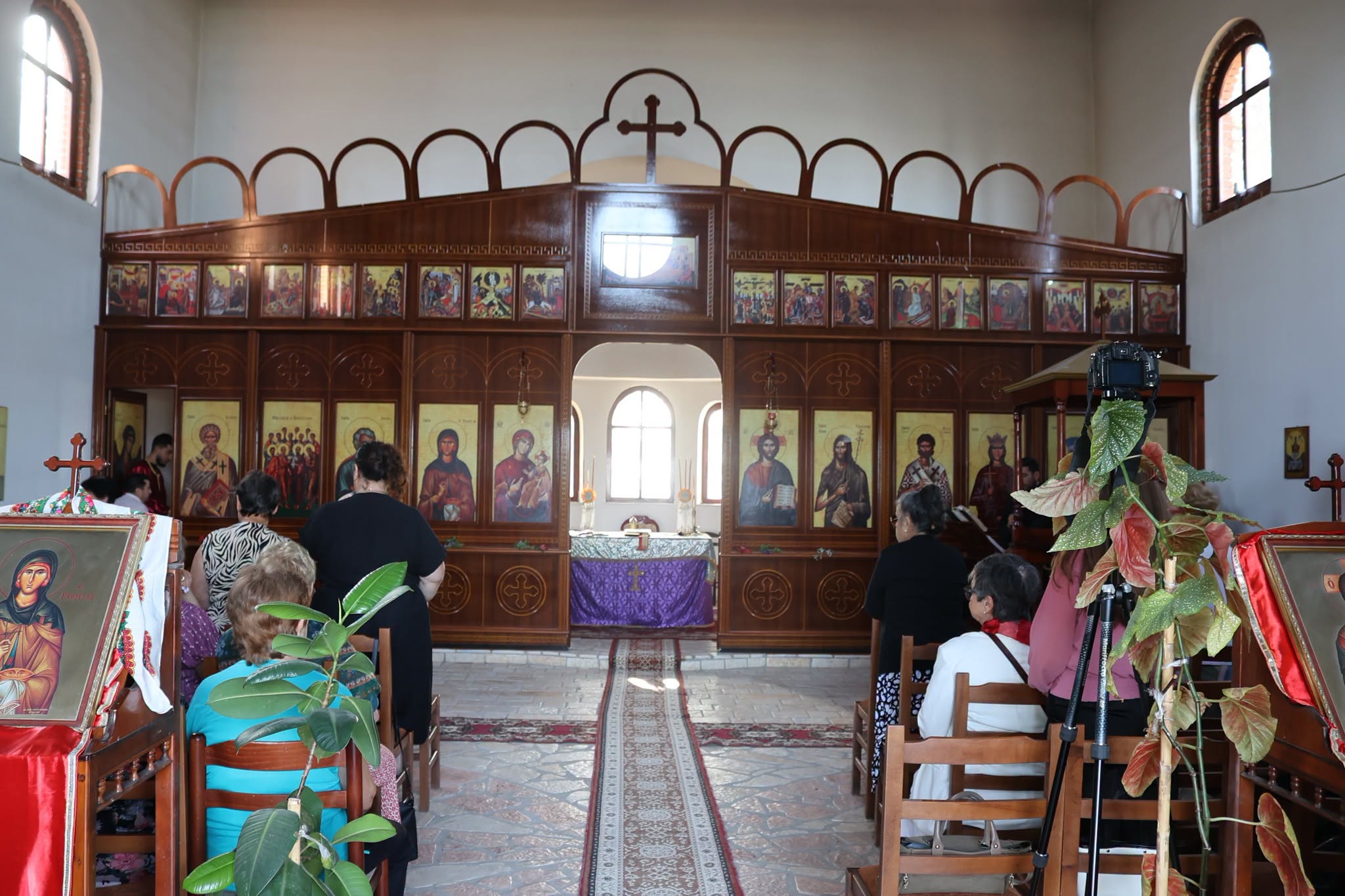 Kryepiskopi Joan drejtoi Liturgjinë në Kishën e Shën e Premtes në Divjakë - photo 4