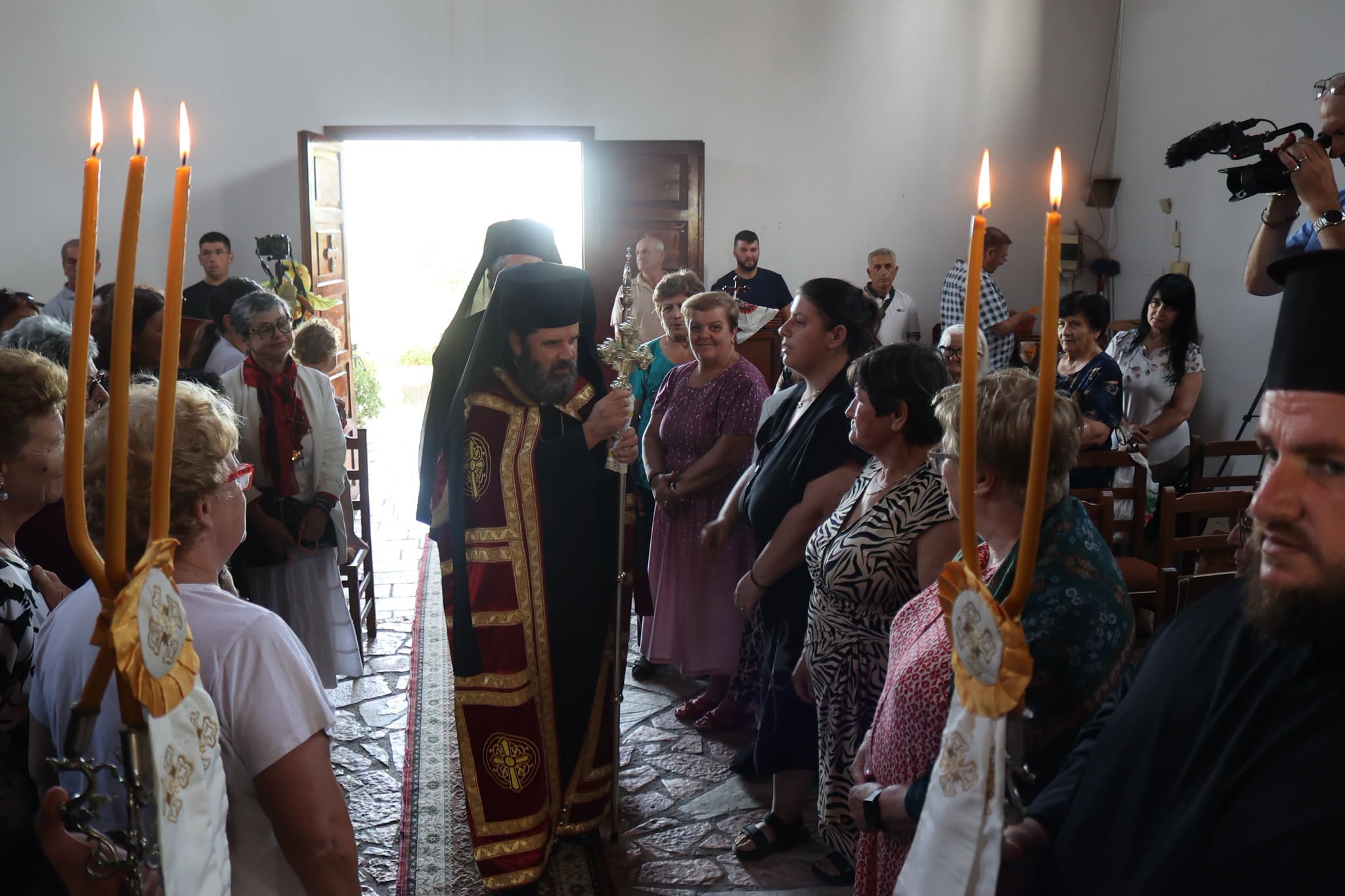 Kryepiskopi Joan drejtoi Liturgjinë në Kishën e Shën e Premtes në Divjakë - photo 5