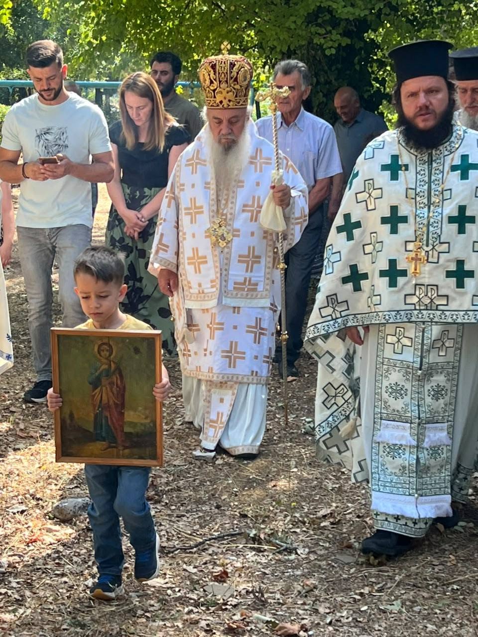 Liturgji Hyjnore u kremtua në Kishën e Shën Pandeleimonit në Likomil - photo 2