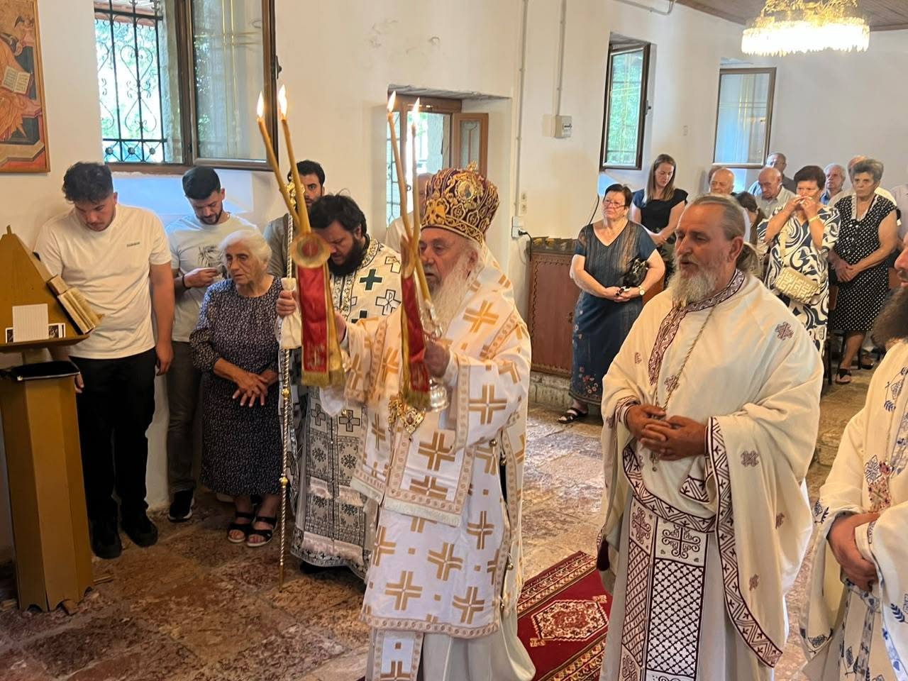 Liturgji Hyjnore u kremtua në Kishën e Shën Pandeleimonit në Likomil - photo 5