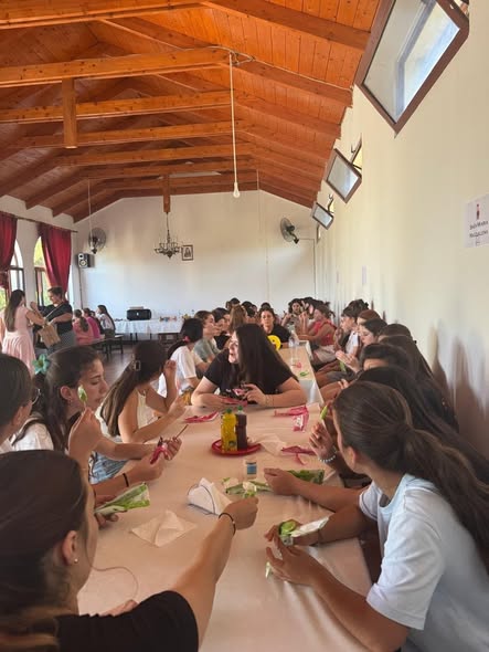 Kryepeshkopi Joan mbjell pemë në kampin e vajzave, Elbasan - photo 2