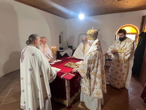 Mitropoliti Nathanail meshoi në Kishën e  Shën Parashqevinë në Kostar të Finiqit - photo 1