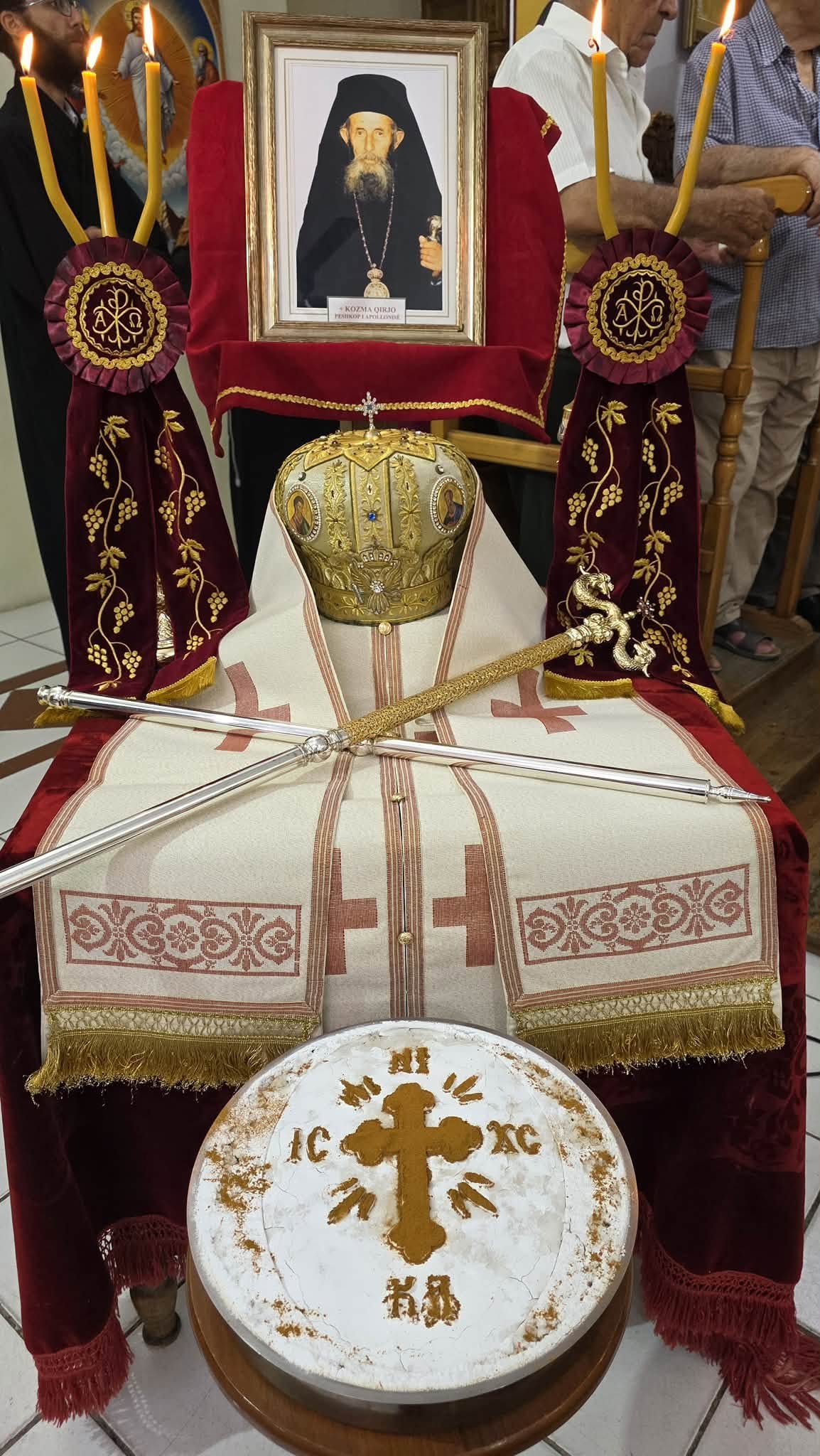 Në Vlorë u krye përshpirtja te varri i Episkopit Kozma Qirjo - photo 1