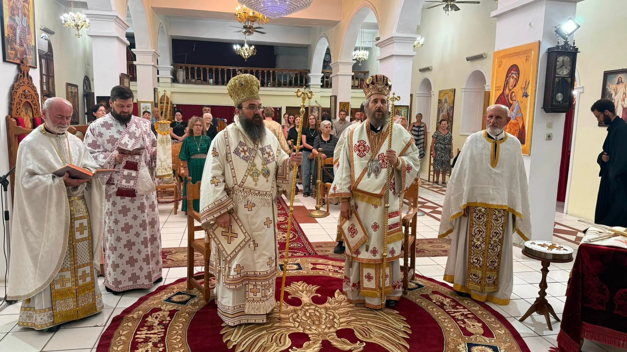 Në Vlorë u krye përshpirtja te varri i Episkopit Kozma Qirjo - photo 2