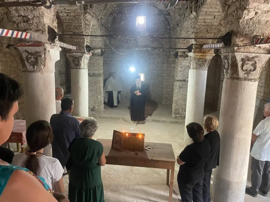 Gjirokastër: shërbesa të shenjta para festës së Fjetjes së Hyjlindëses - photo 1