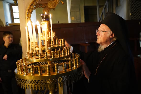 Kryepiskopi Joan bashkëmeshoi në 65-vjetorin e dhjakonisë së Patriarkut Vartholome. - photo 1