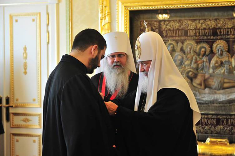 Momenti i marrjes s&euml; Urdhrit t&euml; Sh&euml;n Vladimirit. archdiocese.ca