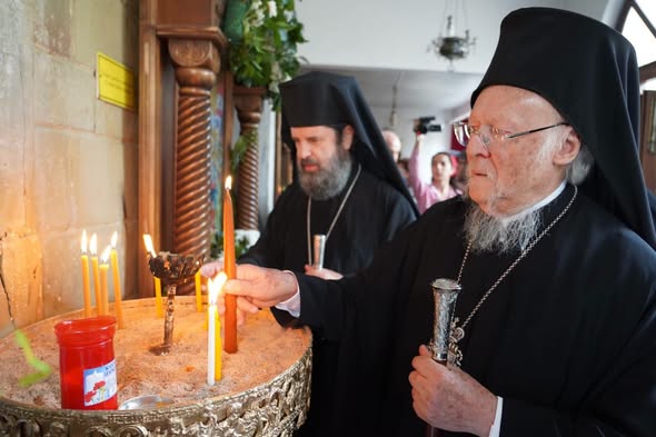 Patriarku Ekumenik dhe Kryepeshkopi Joan kremtuan Fjetjen e Hyjlindëses në Imbros - photo 1