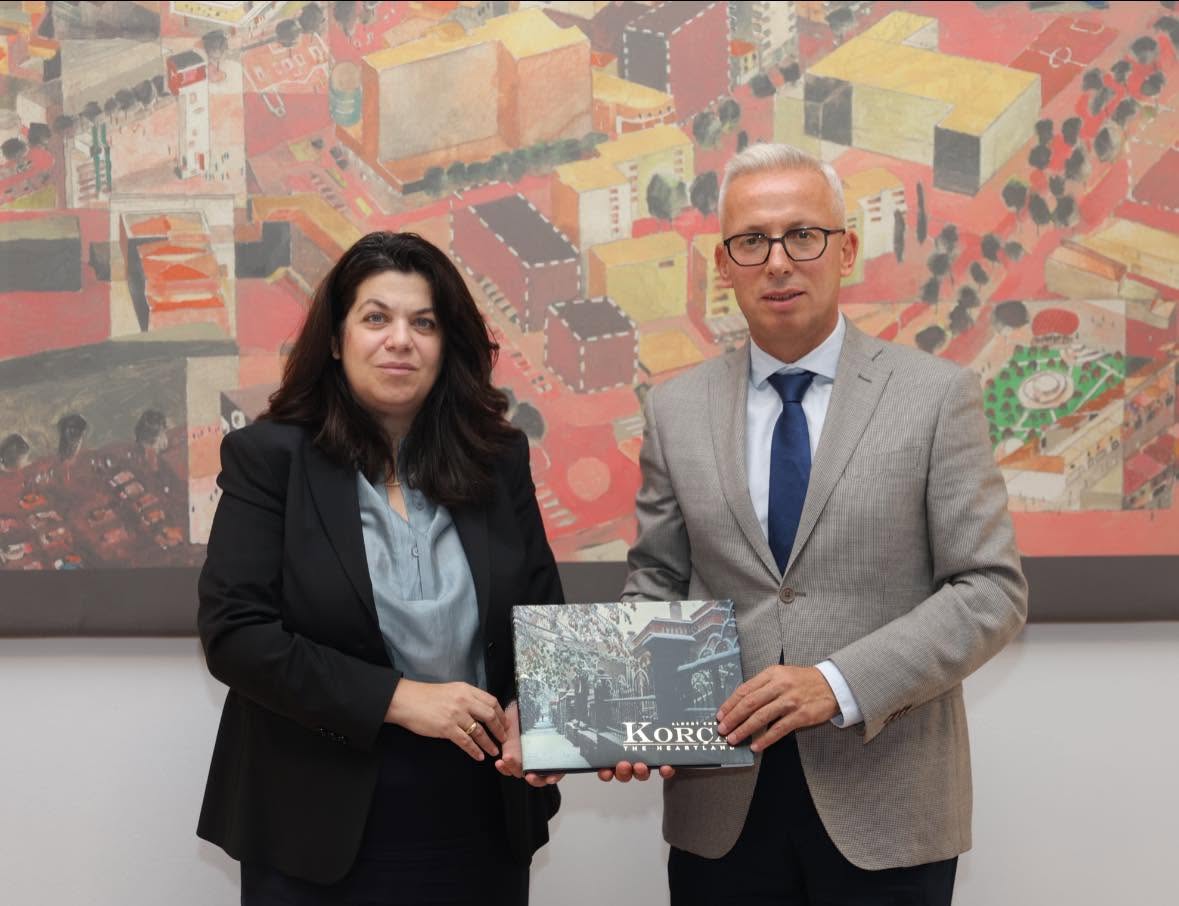 Ambasadorja greke takohet me Mitropolitin e Korçës, Anastasin - photo 1