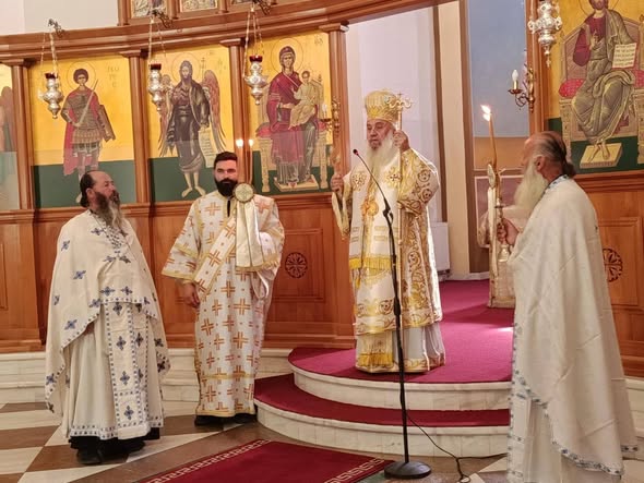 Mitropoliti Nathanail kryeson Liturgjinë në Gjirokastër - photo 1