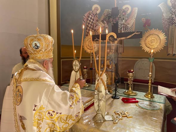Mitropoliti Nathanail kryeson Liturgjinë në Gjirokastër - photo 2