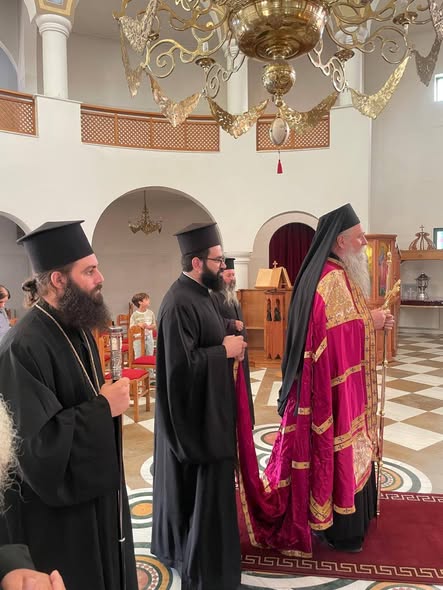 Mitropolitët e Gjirokastrës dhe Malit të Zi bashkëmeshojnë në Gjirokastër - photo 3