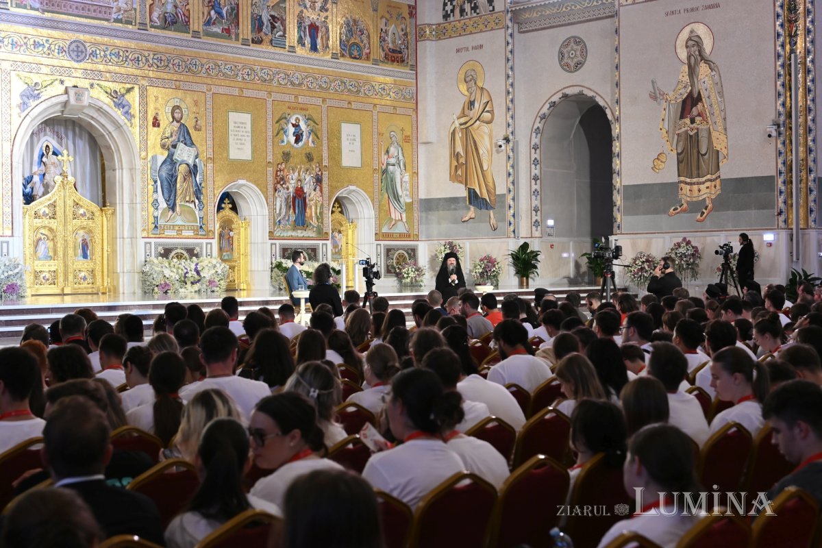 Patriarku Daniel bekon të rinjtë e ITO 2026 në Bukuresht - photo 6