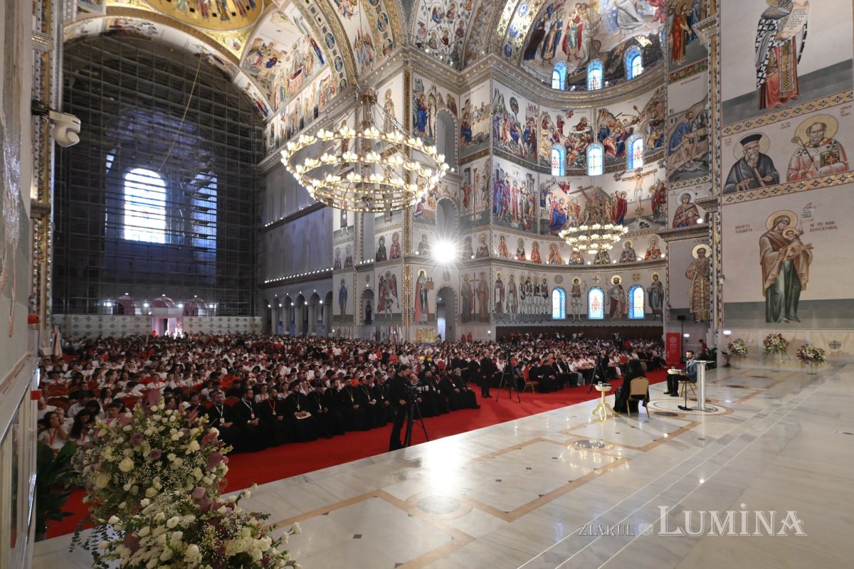 Patriarku Daniel bekon të rinjtë e ITO 2026 në Bukuresht - photo 8