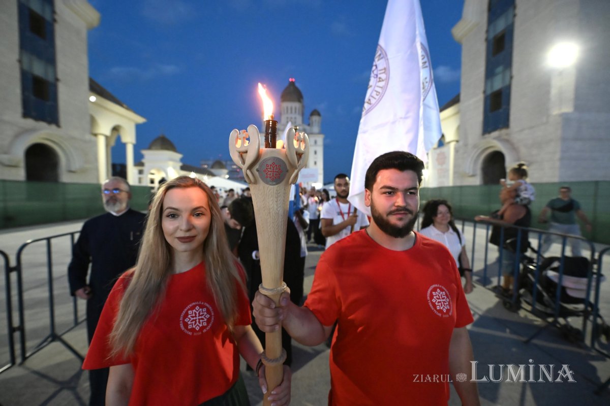 Patriarku Daniel bekon të rinjtë e ITO 2026 në Bukuresht - photo 12