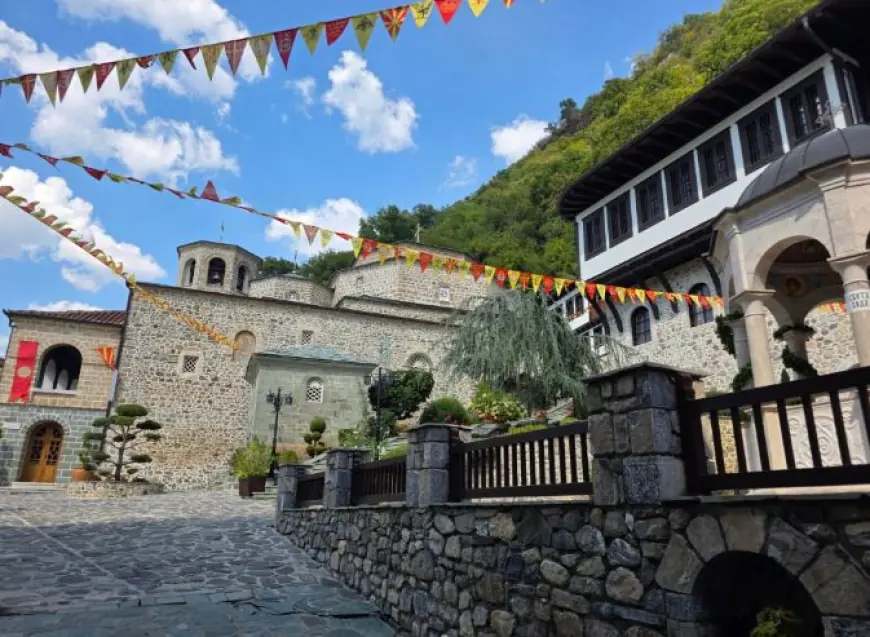 Kori bizantin shqiptar “Shën Joan Kukuzeli” psalmodon në panairin e Bigorskit - photo 5