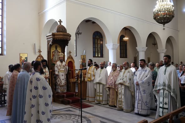 Kryepiskopi Joan drejtoi Meshën e Lartësimit të Kryqit në Tiranë - photo 1