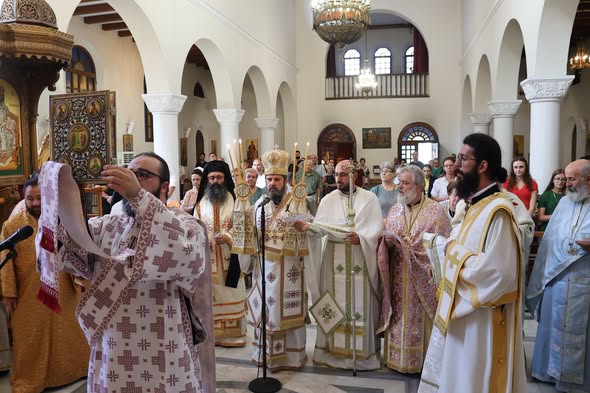 Kryepiskopi Joan drejtoi Meshën e Lartësimit të Kryqit në Tiranë - photo 2