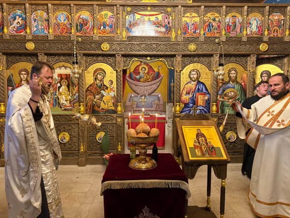 Mbrëmësore kushtuar Shën Sofisë mbahet në kalanë e Beratit - photo 2