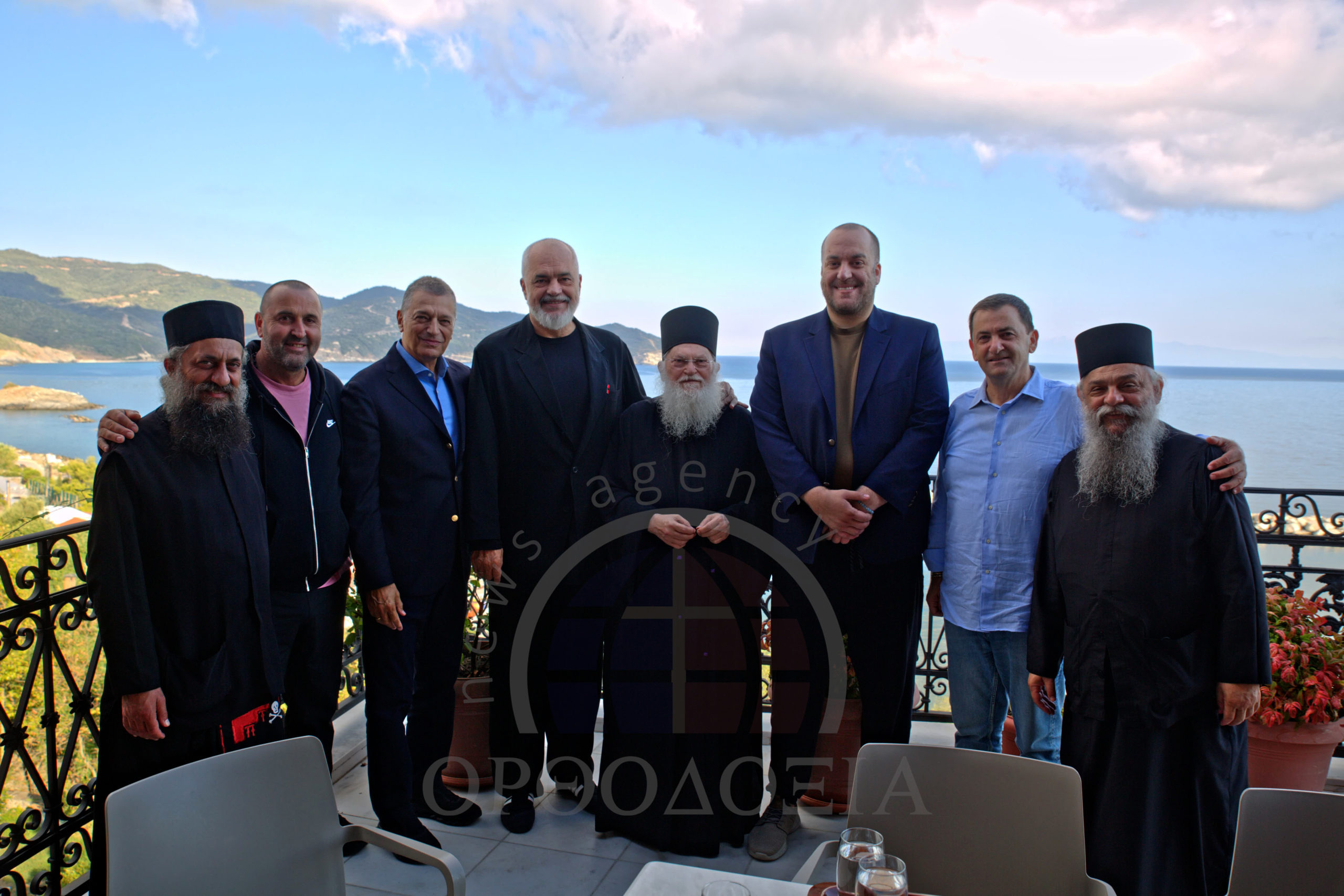 Kryeministri shqiptar Edi Rama viziton Malin e Shenjtë Athos - photo 1