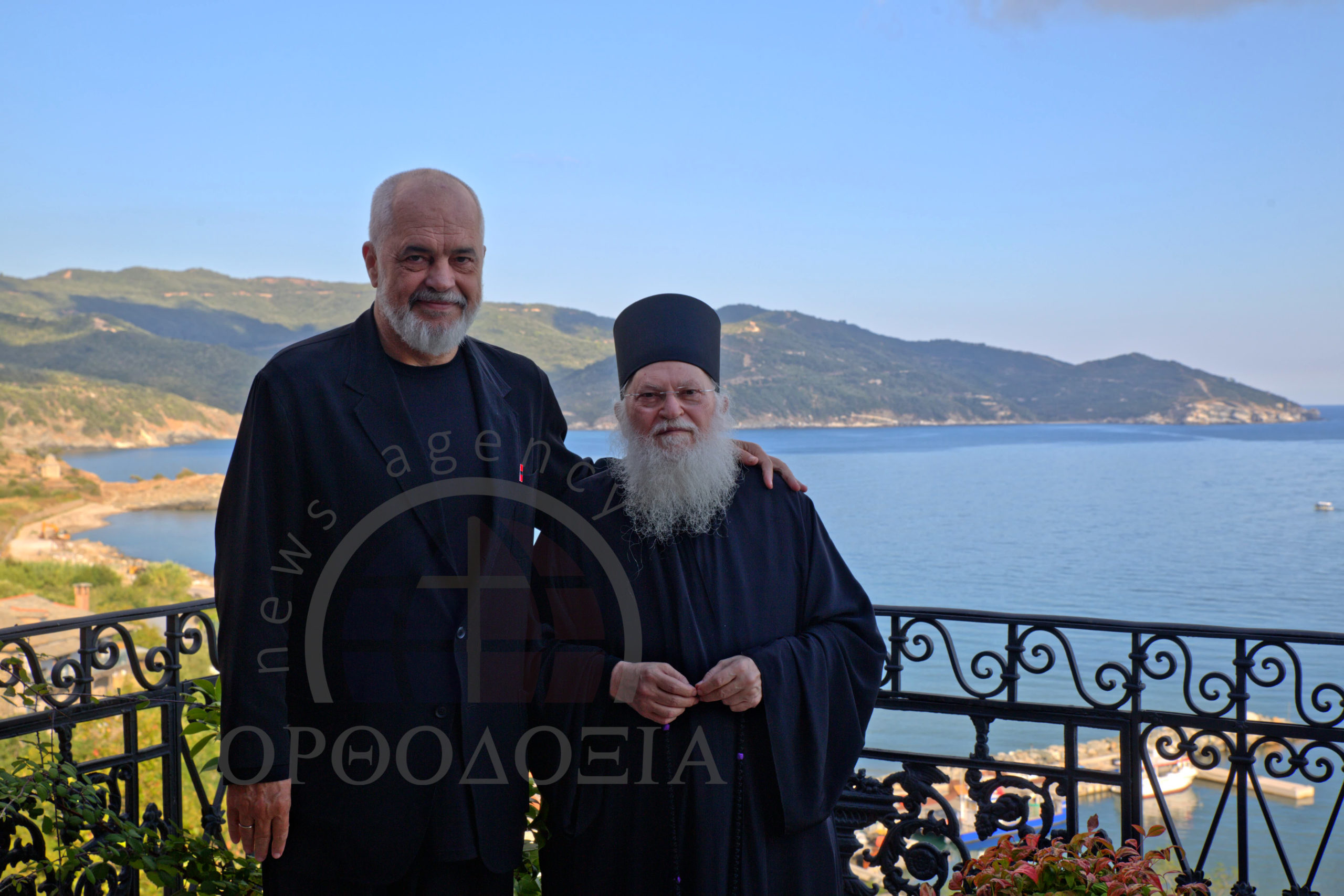 Kryeministri shqiptar Edi Rama viziton Malin e Shenjtë Athos - photo 2