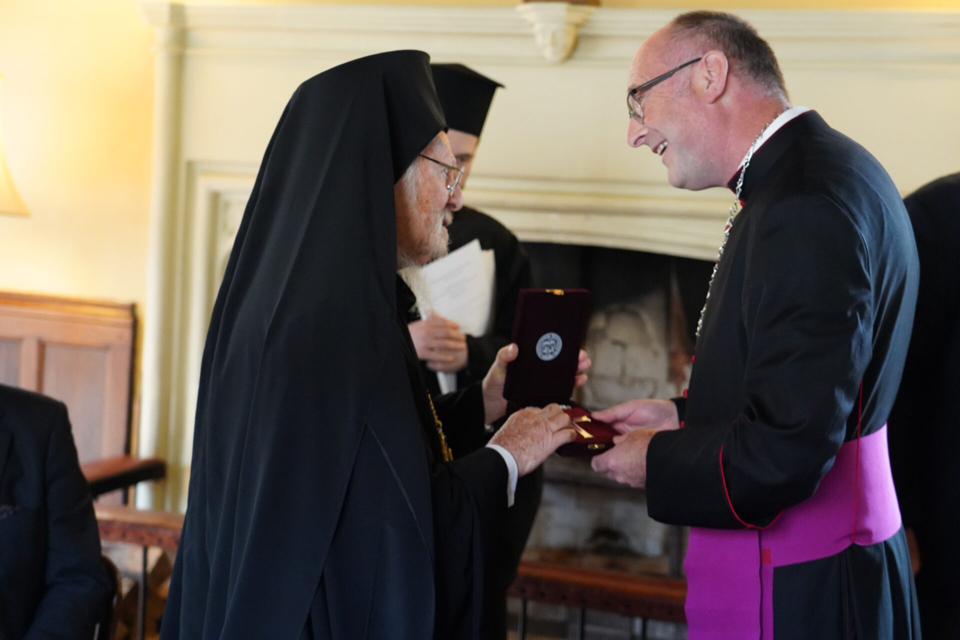 Patriarku Ekumenik Vartholomeu nderohet doktor honoris causa në Chichester - photo 12