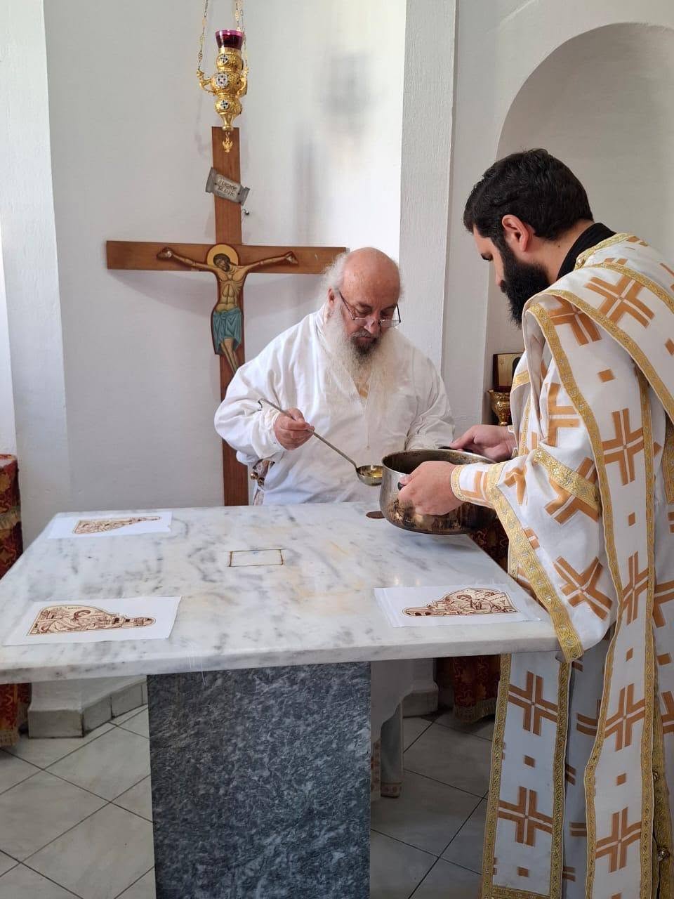 Mitropoliti i Gjirokastrës shenjtëron kishëzën e Kryqit të Nderuar - photo 1