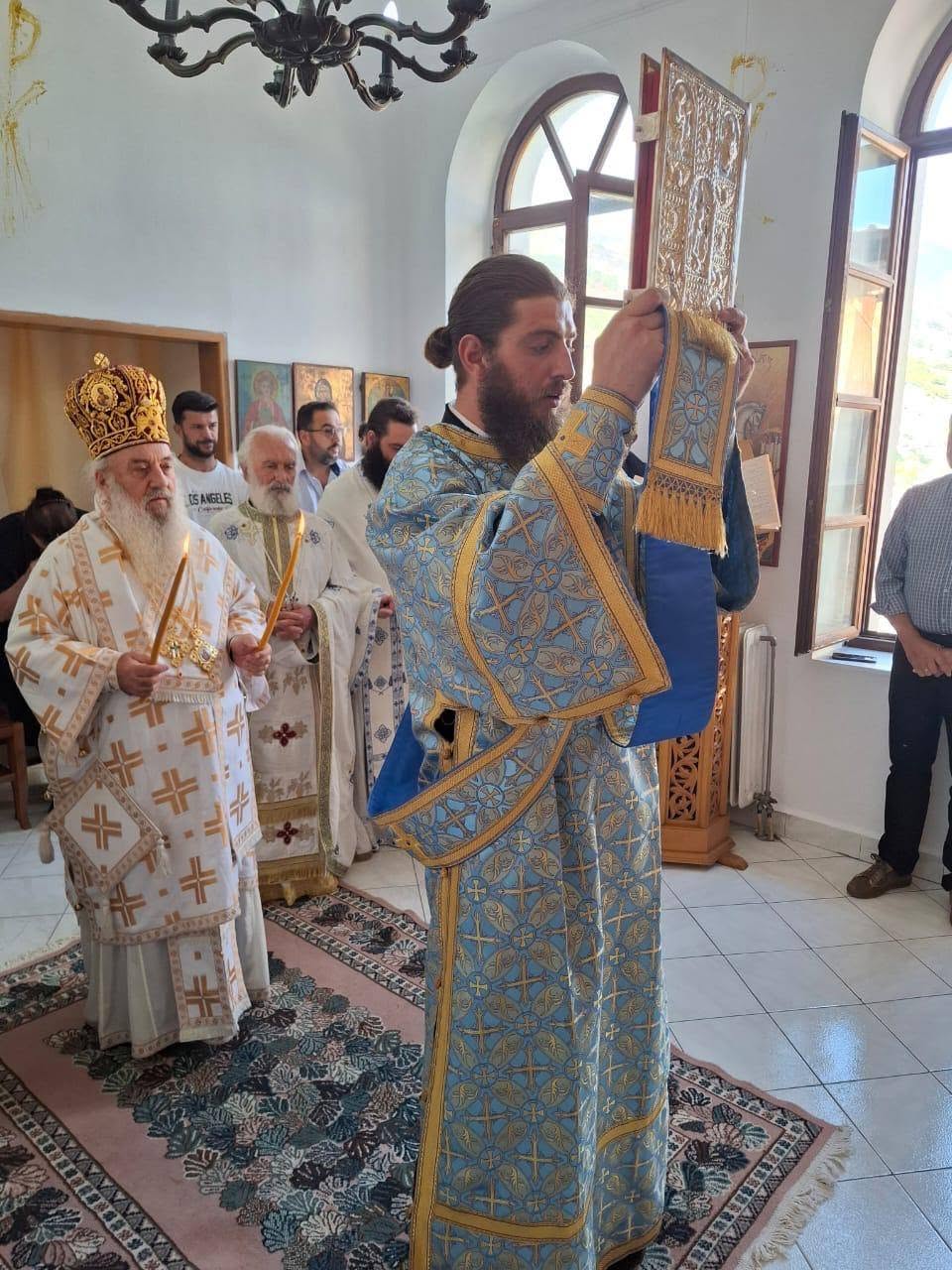 Mitropoliti i Gjirokastrës shenjtëron kishëzën e Kryqit të Nderuar - photo 2