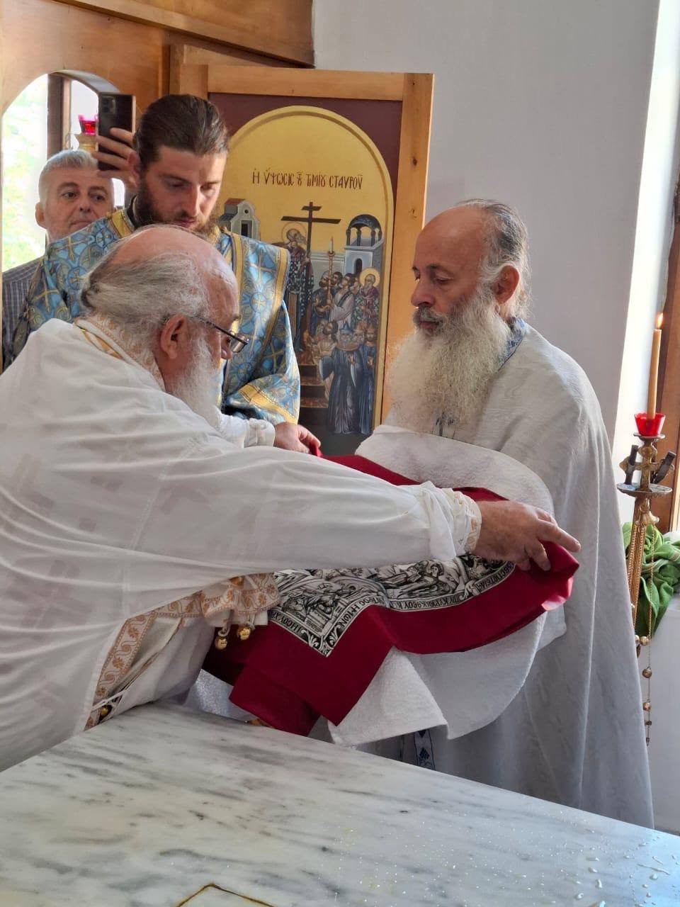 Mitropoliti i Gjirokastrës shenjtëron kishëzën e Kryqit të Nderuar - photo 3