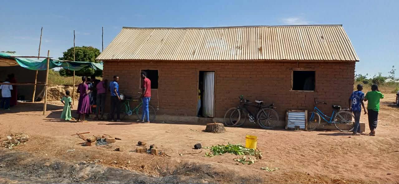 Episkopi i Bukobës kryen 41 pagëzime në famulli në Tanzani - photo 2