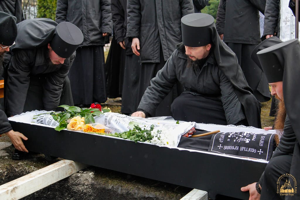 Në Lavrën e Sviatohirskut u kujtua murgu Varsanufi në ditën e 40-të - foto 14