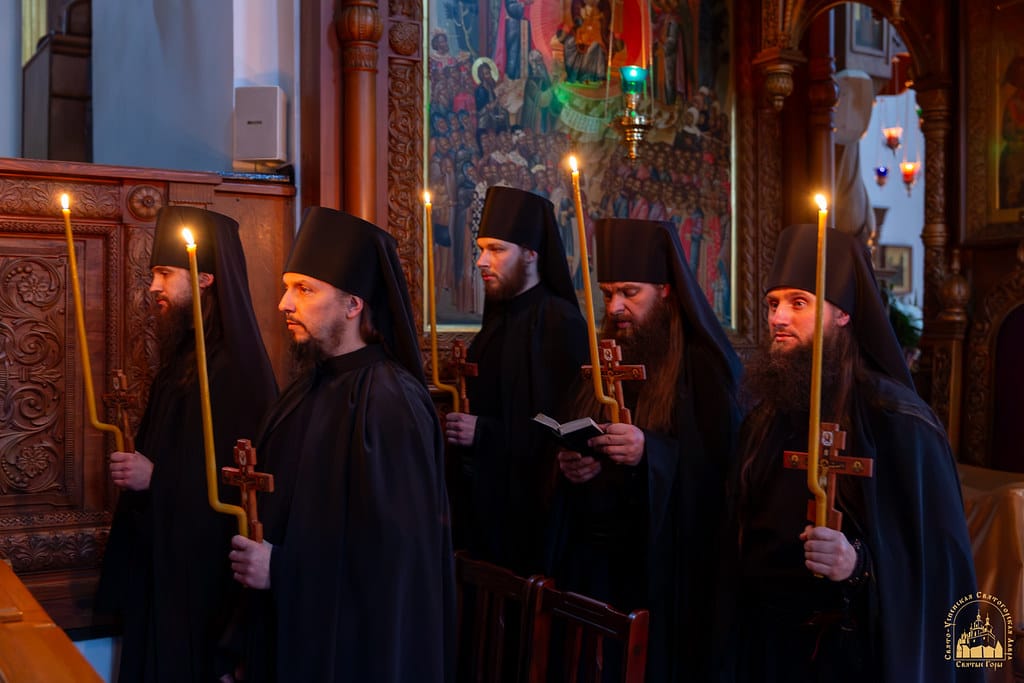 Në Lavrën e Sviatohirskut u kujtua murgu Varsanufi në ditën e 40-të - foto 16