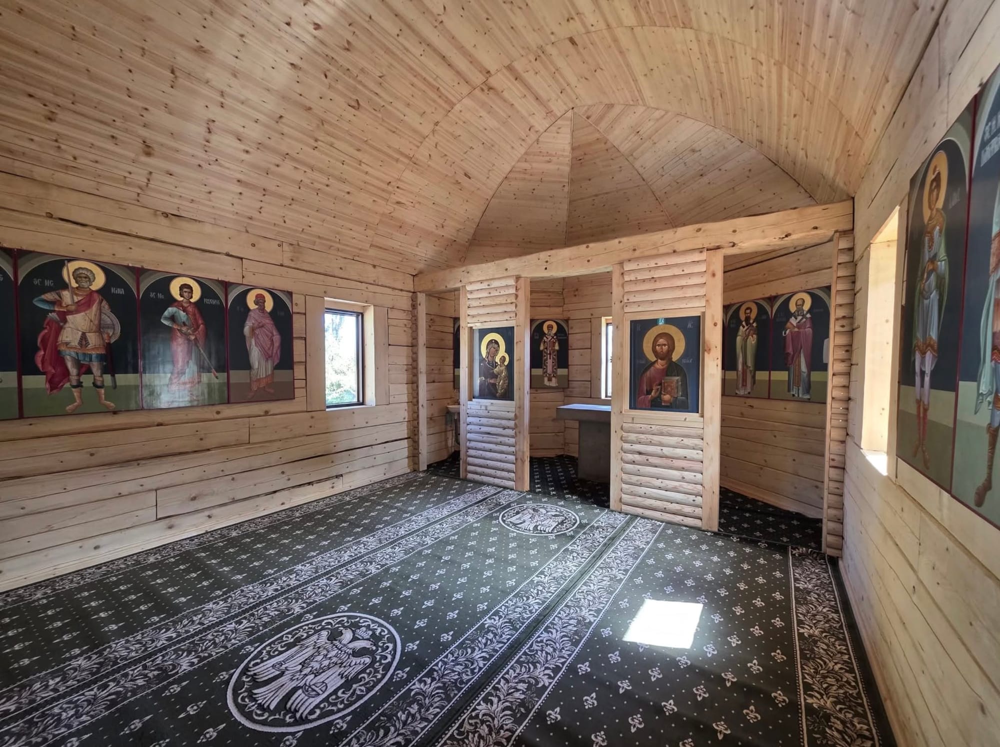 Kisha e varrezës ortodokse në Japoni vendos ikonostasin dhe ikonat - foto 4