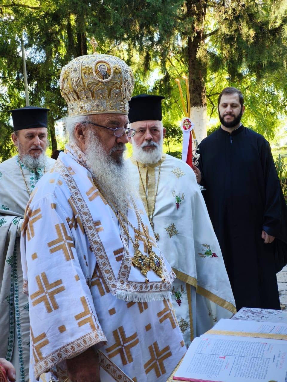 Mitropoliti Nathanail shenjtëroi kishën e Shën Parashqevisë në Terihat - foto 5