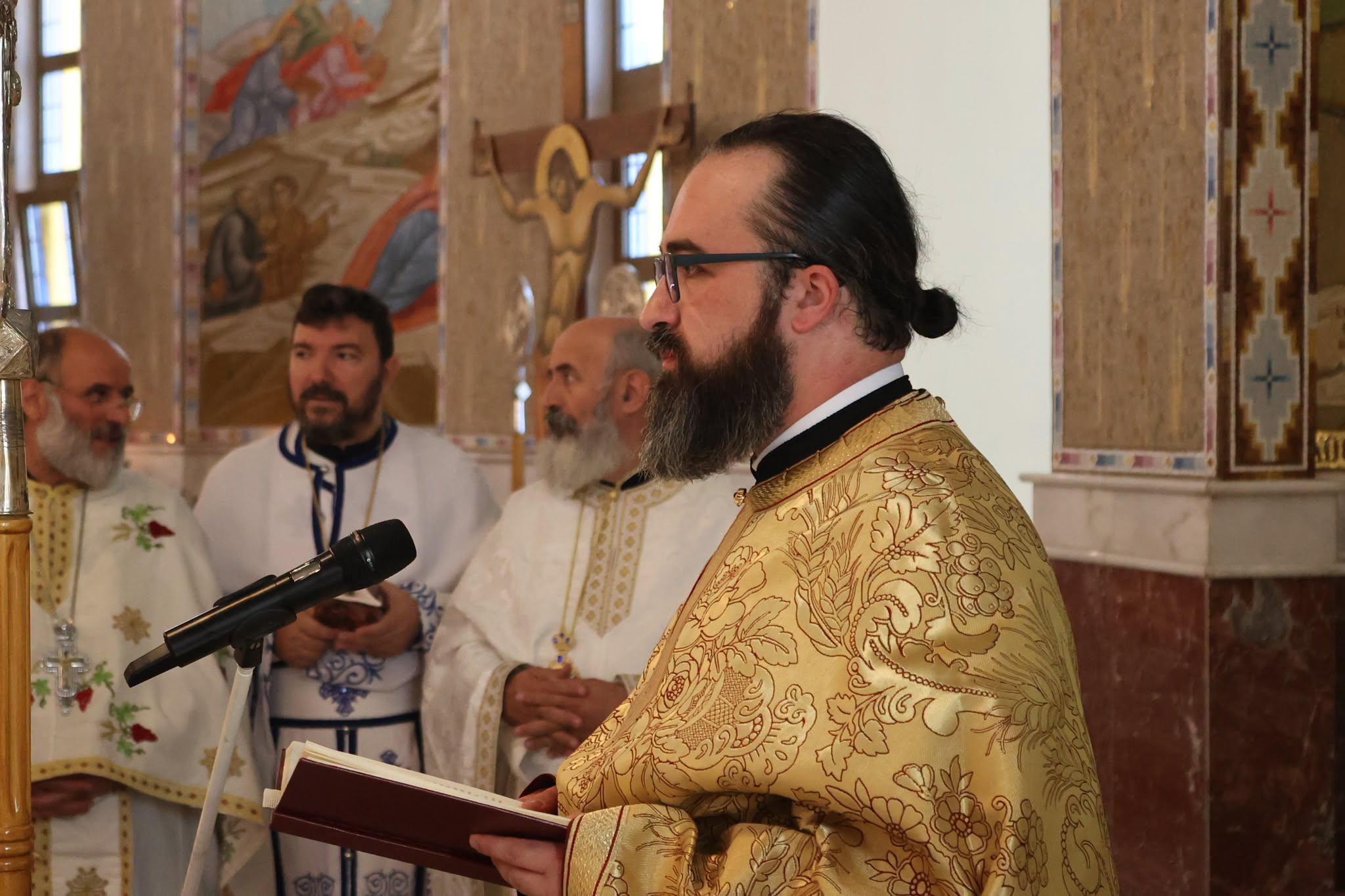 Kryepiskopi Joan dorëzoi prift Kryedhjakonin Johan Koroveshi në Tiranë - foto 2